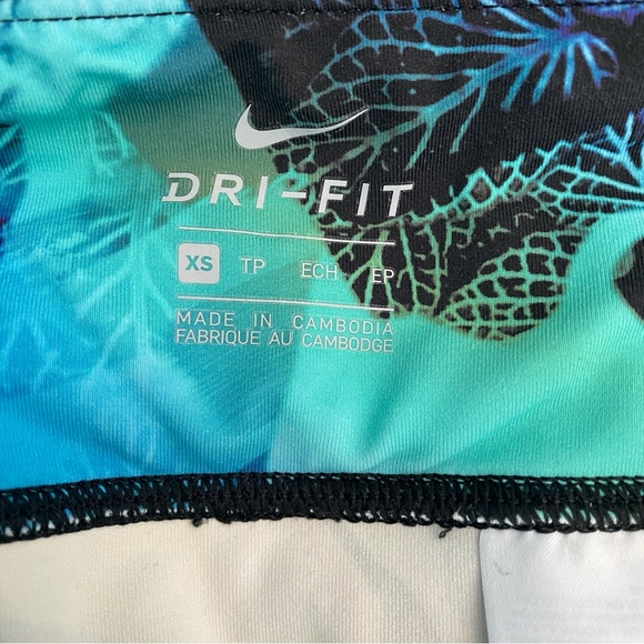 Nike Luxe Leggings - Picture 7 of 8